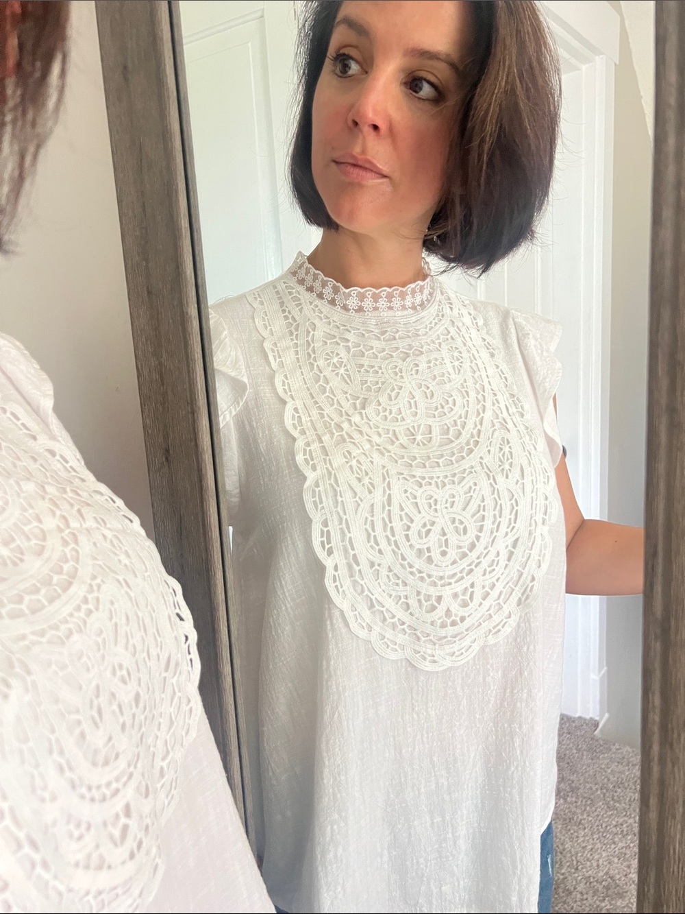 ANDREE BY UNIT White Lace Bib Flutter Sleeve Blouse